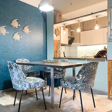 Robinson Apartment *